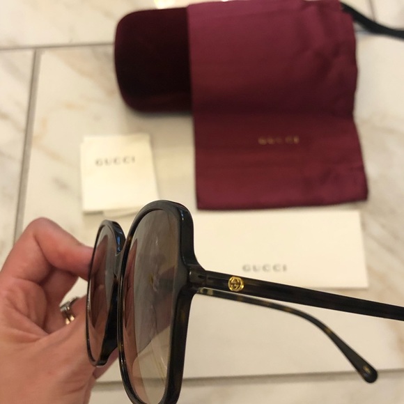 NEW GUCCI SUNGLASSES - Picture 7 of 11